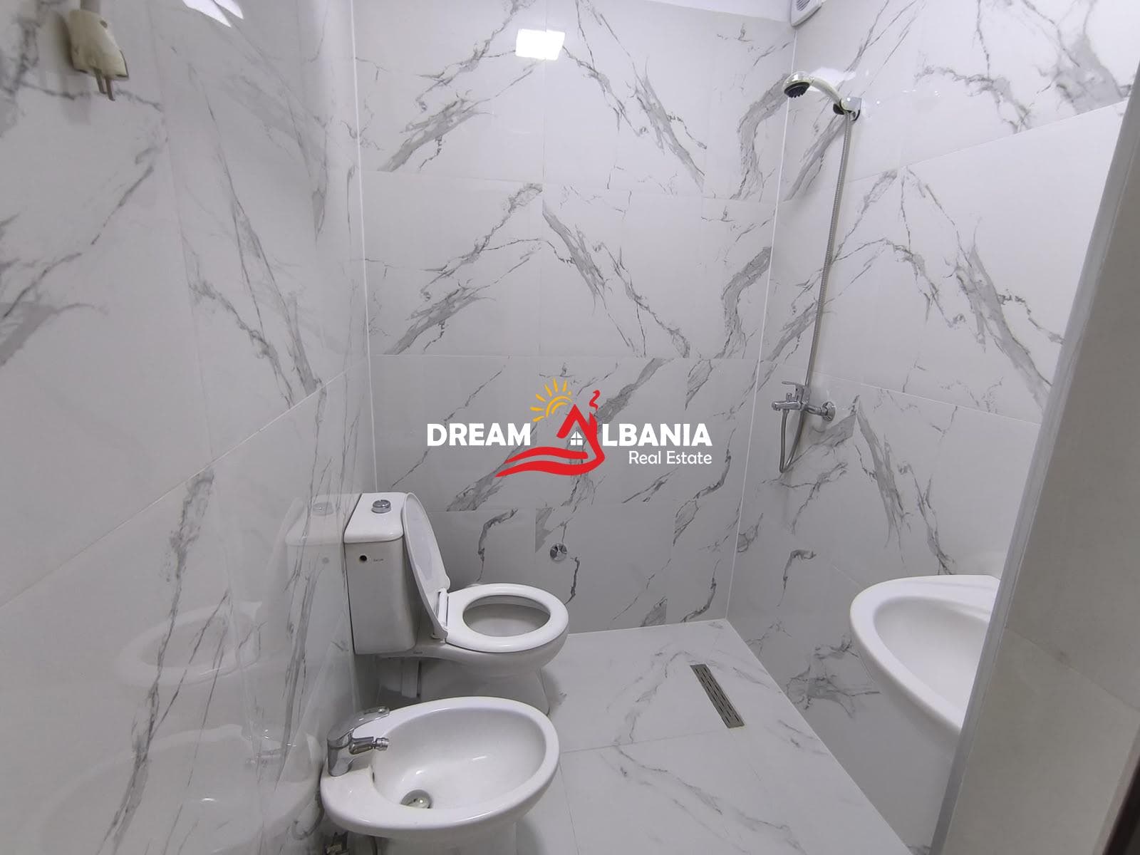 Shitet Apartament 1+1 prane Restorant Freskut, Tirane (ID 41111596) 3