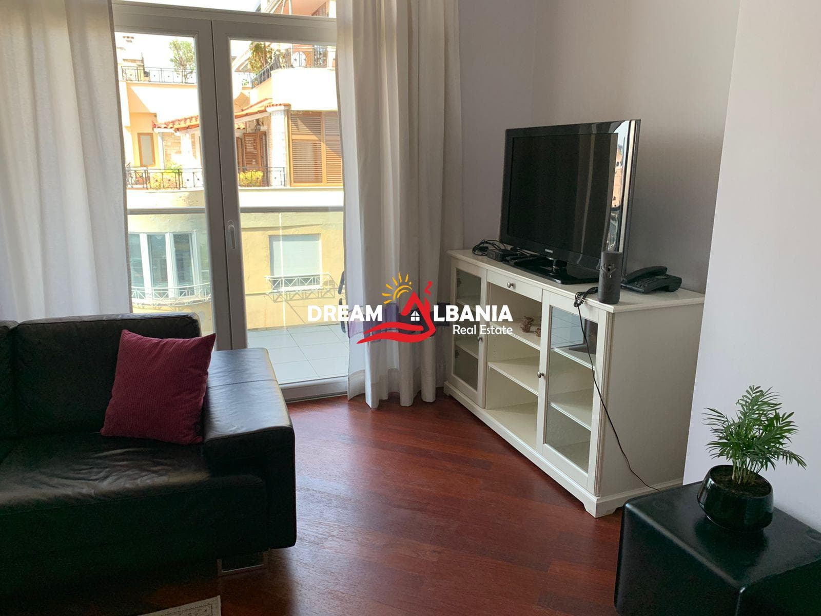 Apartament me qera 2+1+2wc+Parkim te Sheshi Wilson, Tirane (ID 42215204). 4