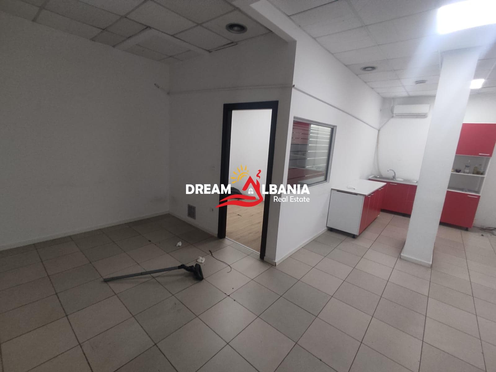 Jepet ambient biznesi me qera ne zonen e Bllokut prane Stadiumit Selman Stermasi (ID 42611544) 3