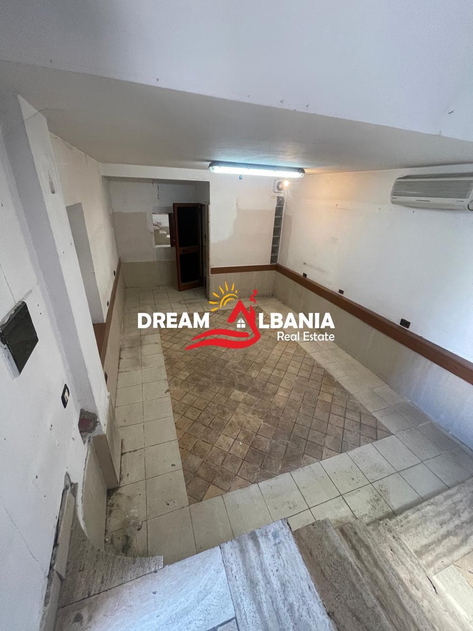 Shitet Dyqan Duplex ne Qender , Tirane ( ID 4171623 ) f 4