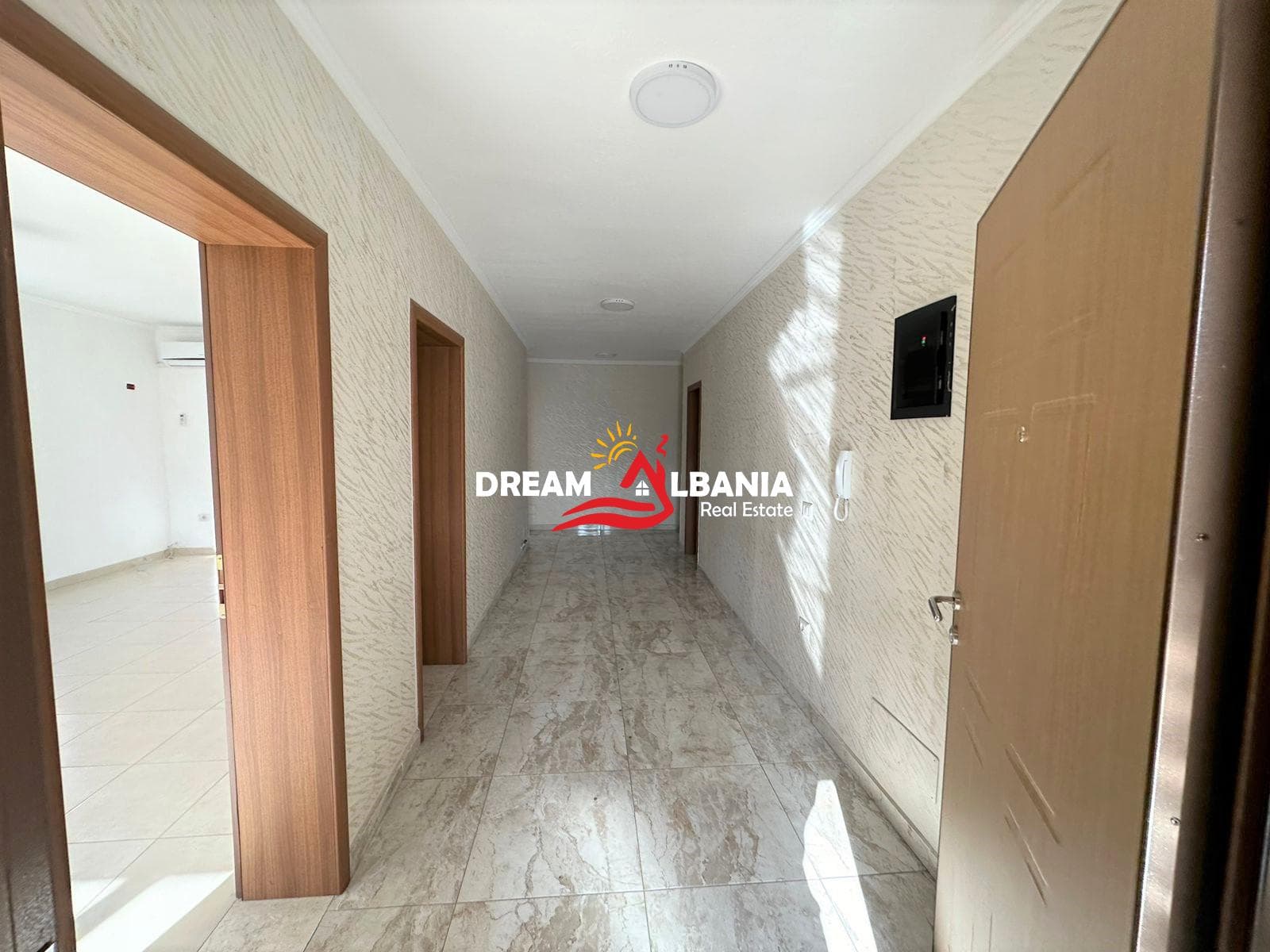 Jepet me qera Vile 3 kateshe tek Vilat Gjermane prane rruges se Elbasanit (ID 4251286)