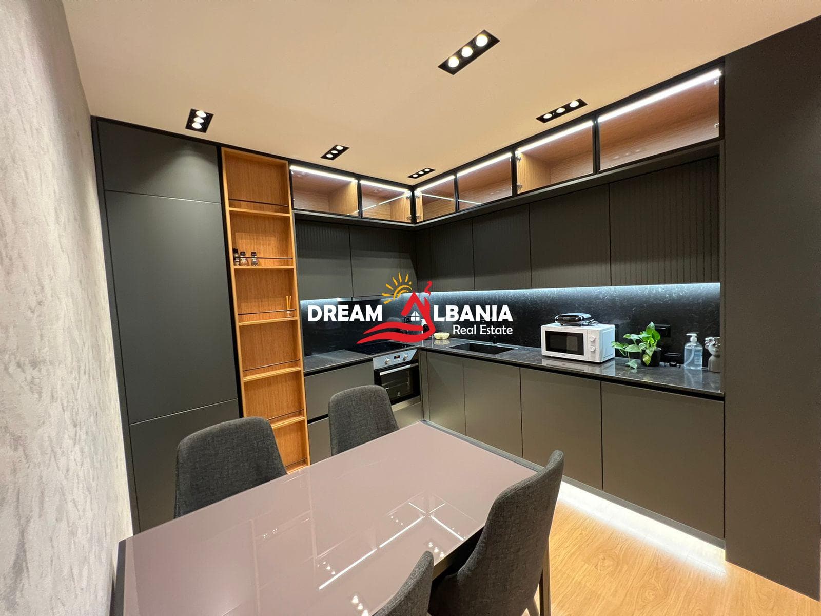 Apartament modern 2+1 me qera ne qender te Tiranes (ID 42215316)