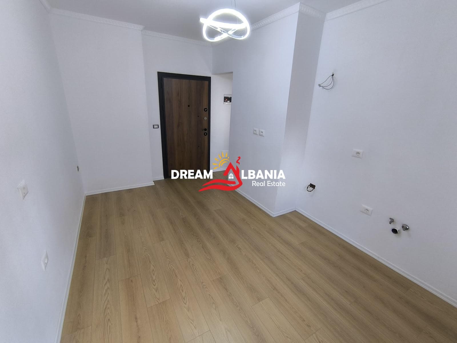 Shitet Apartament 1+1 prane Restorant Freskut, Tirane (ID 41111596)