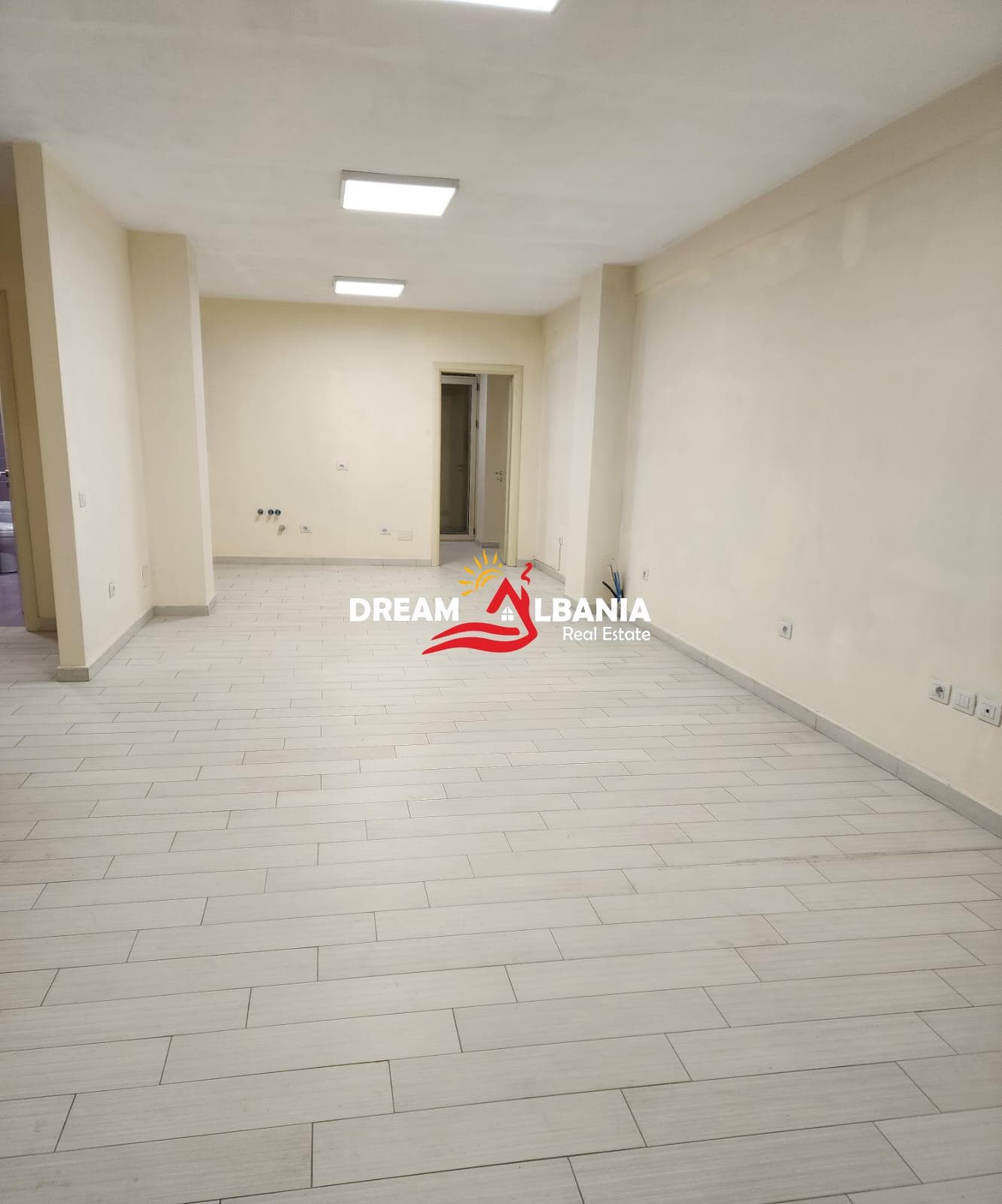Zyre me Qera me 4 ambjente tek Pazari i Ri ne rrugen Tefta Tashko (ID 4261757)