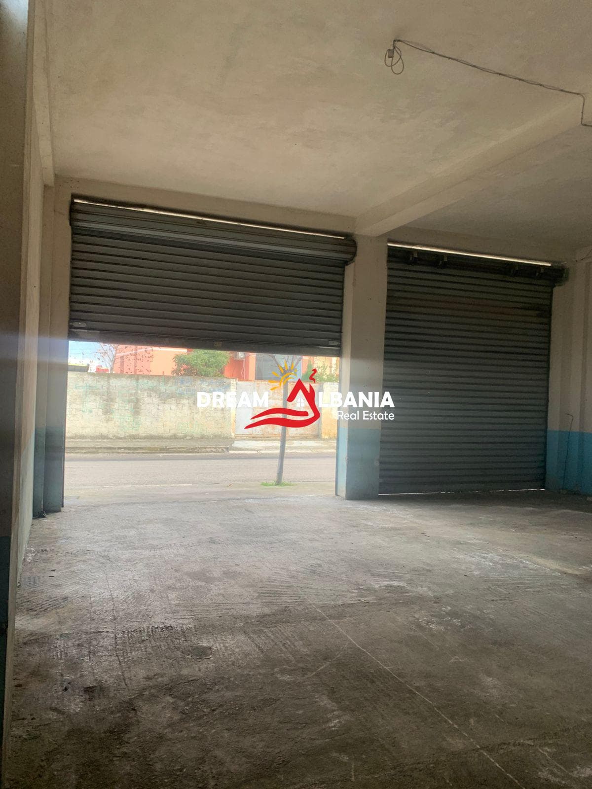 Magazine ne shitje ne autostraden Tirane-Durres prane QTU-se ne Tirane (ID 4181061) 2