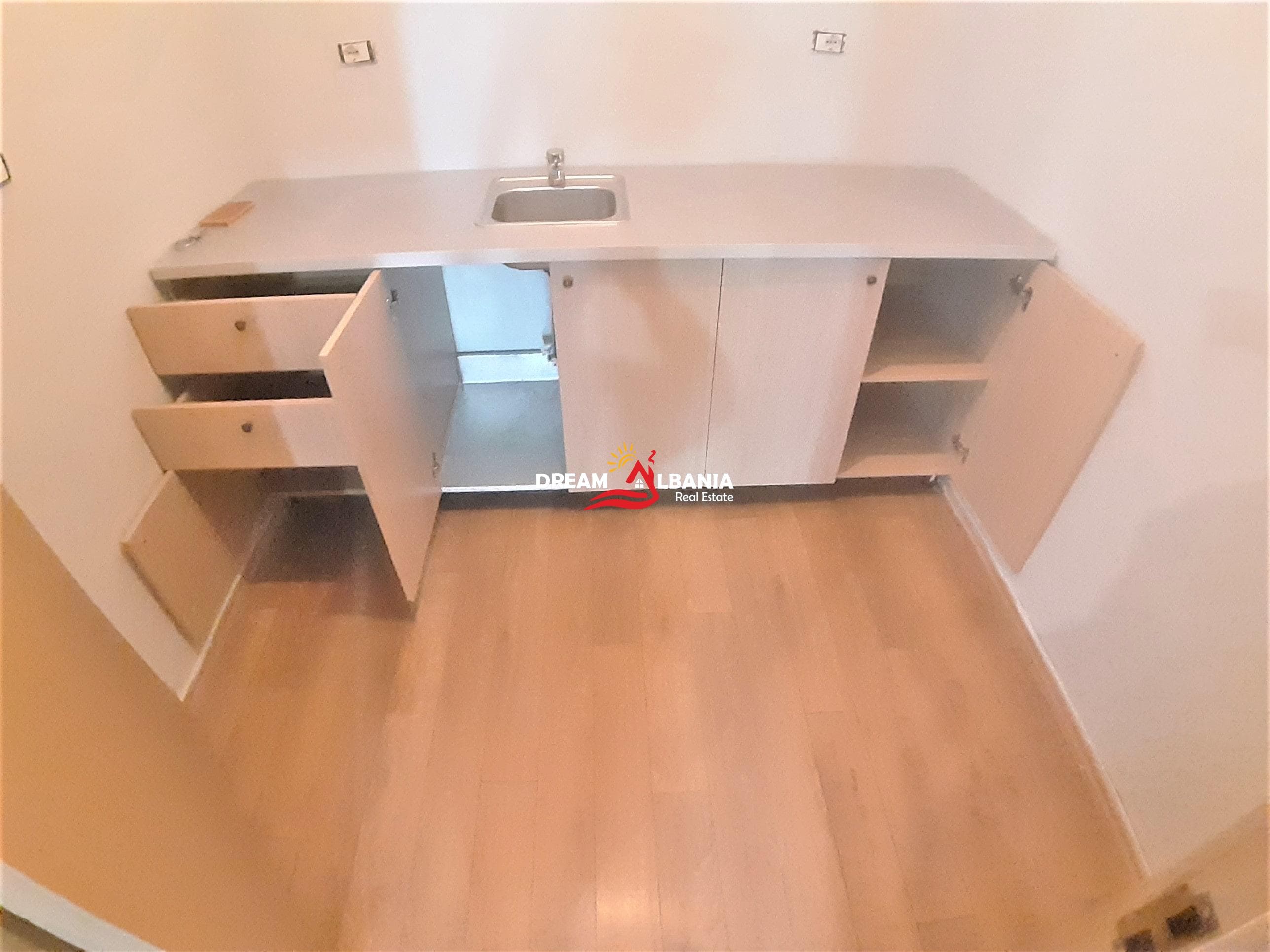 Apartament 3+1 i pershtatshem edhe per zyre ne shitje tek kompleksi Panorama prane Shkolles Harry Fultz ne Tirane (ID 4131165)