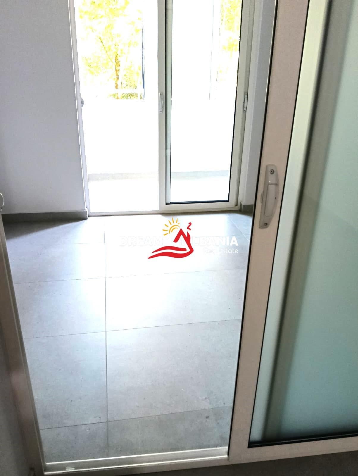 Jepet me qera ambient biznesi në zonen e Brrylit pranë Maternitetit të Ri (ID 42611554)