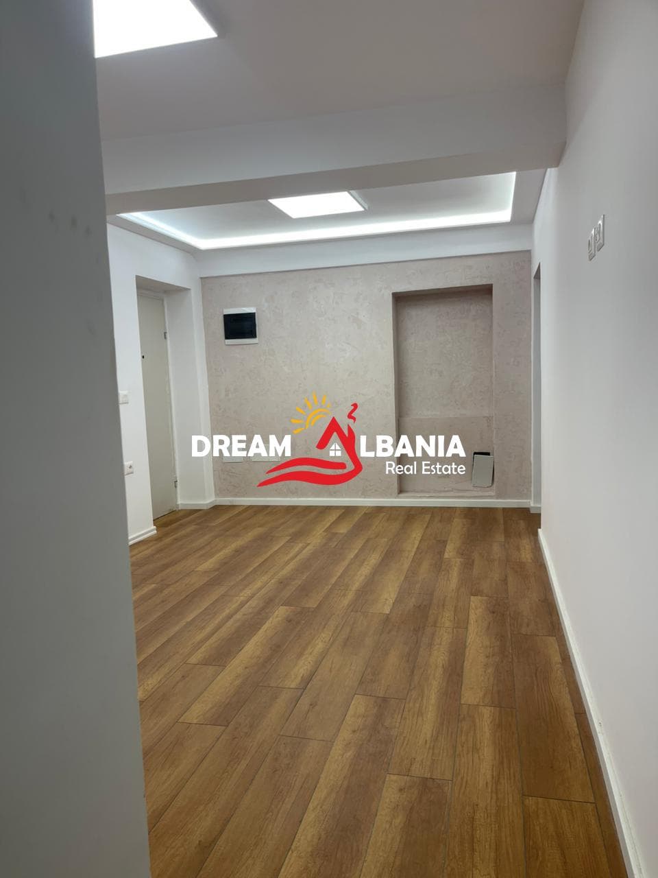 Jepet Apartament/Ambient Biznesi ne zonen e Brrylit prane Maternitetit te Ri (ID 42611555)