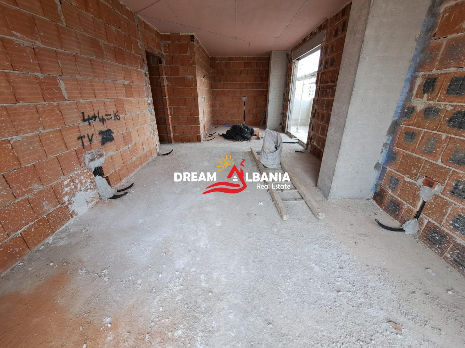 Super apartament 3+1 me verande ne shitje ne Komune Parisi ne afersi te rreth rrotullimit ne Tirane (ID 4131341) 3