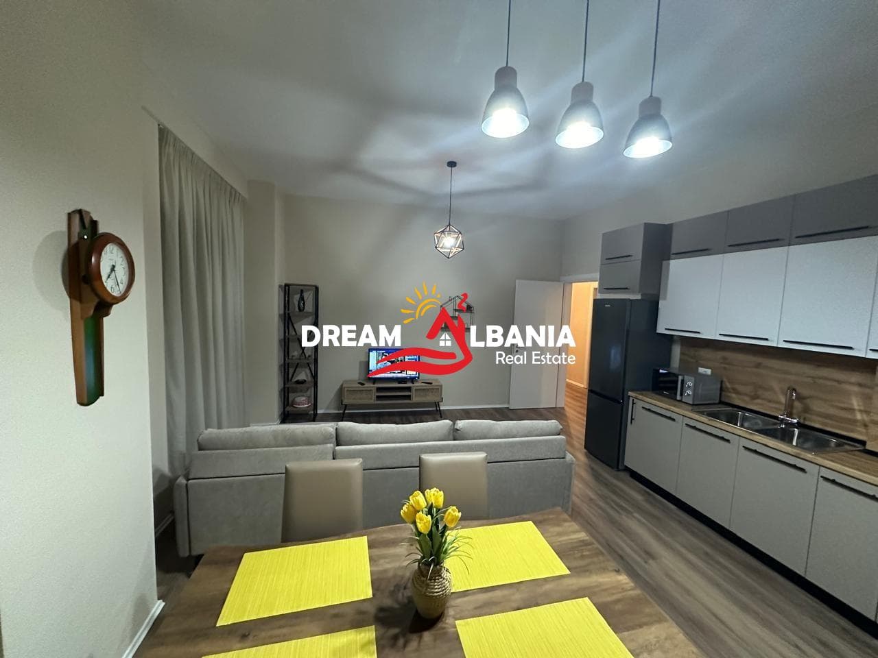 Apartament 2+1+2 me qera tek Pazari i Ri prane Xhangollit (ID 42215066)