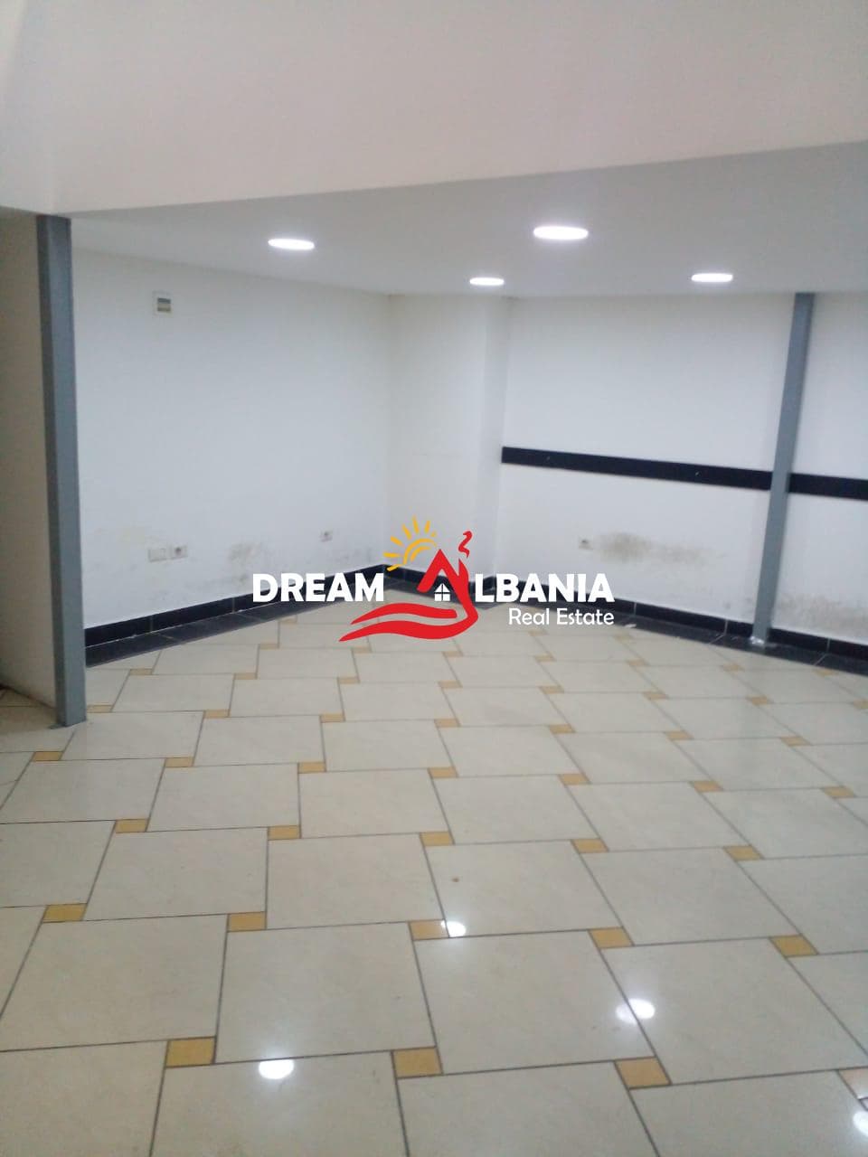 Ambient biznesi me qera prane Galerise ne Qender, Tirane ( ID 42611367) 4