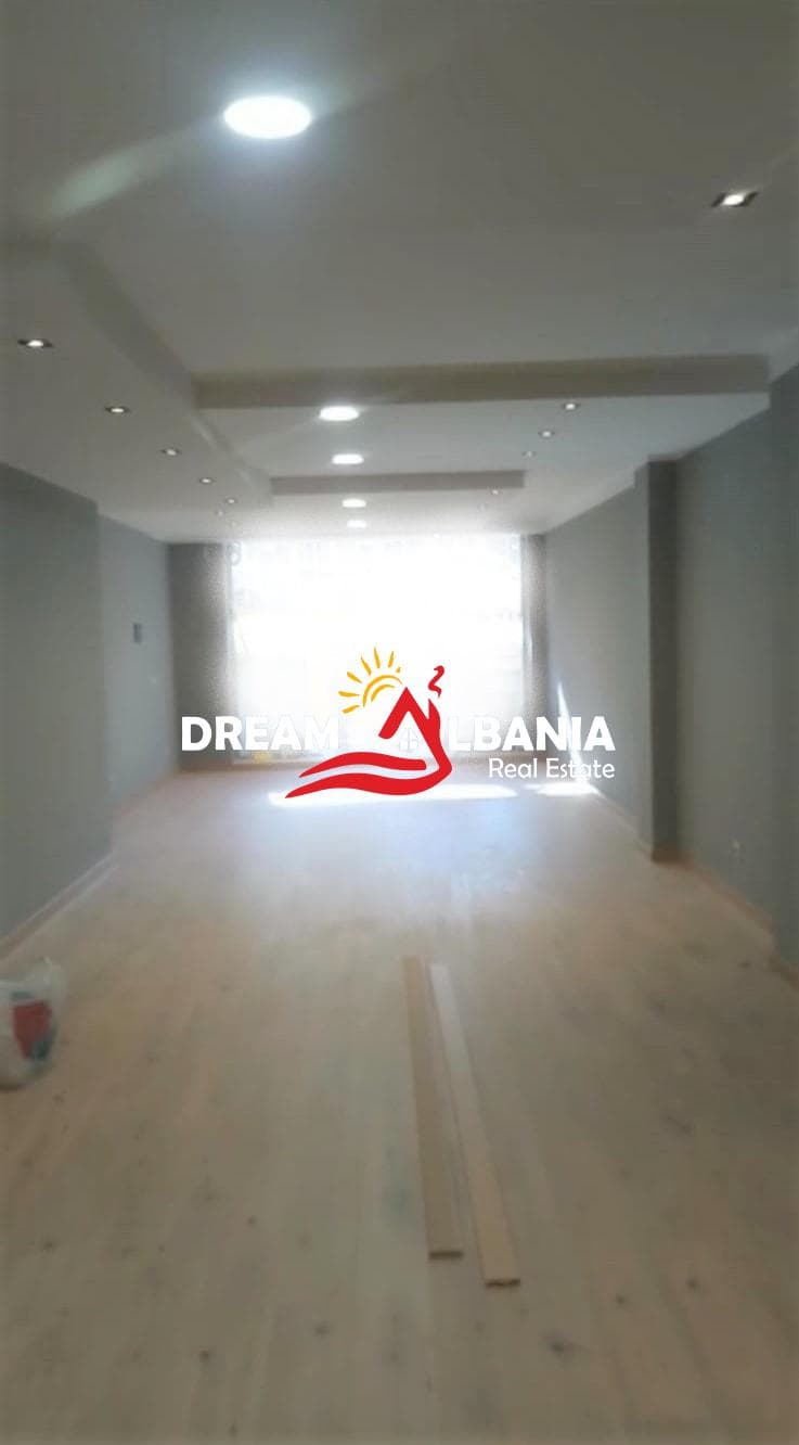 Dyqan ne shitje ne zonen e stacionit te trenit ne afersi te zyres se postes ne Tirane (ID 4171270)