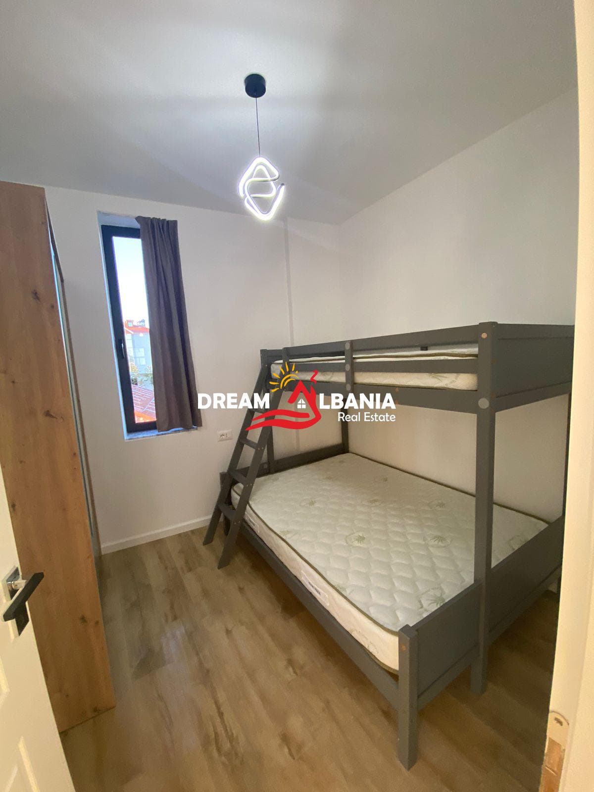 Vilë 2 katëshe me qira 2+1 në rrugën Azem Galica, rruga kryesore pranë unazës në Paskuqan (ID 4251444) F