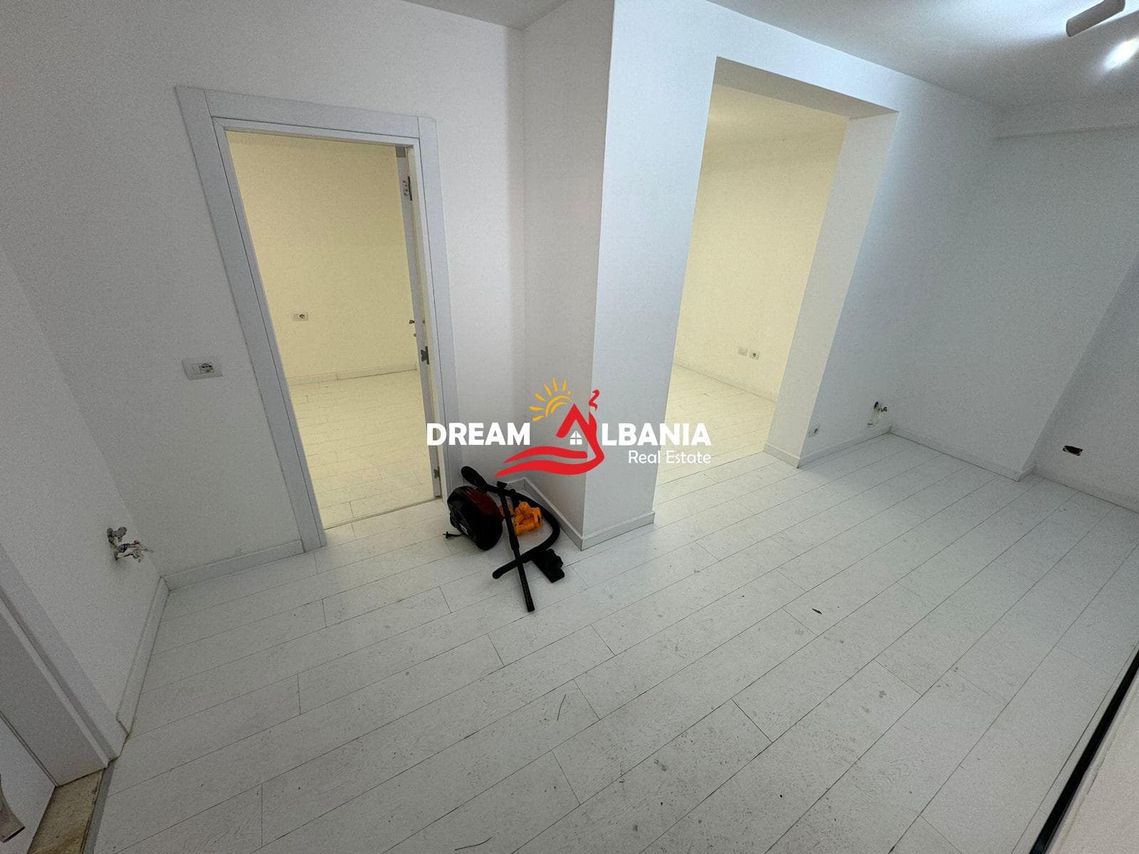 Jepete Apartament/Zyre 1+1+Post Parkimi me qera ne Zog te Zi ne Tirane (ID 4219341 )