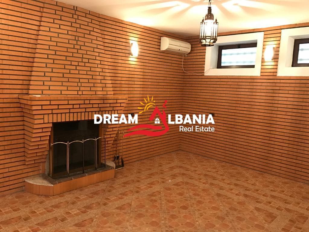 Vile 3 kateshe ne shitje te Komuna e Parisit prane Kompleksit Dinamo (ID 4151127).