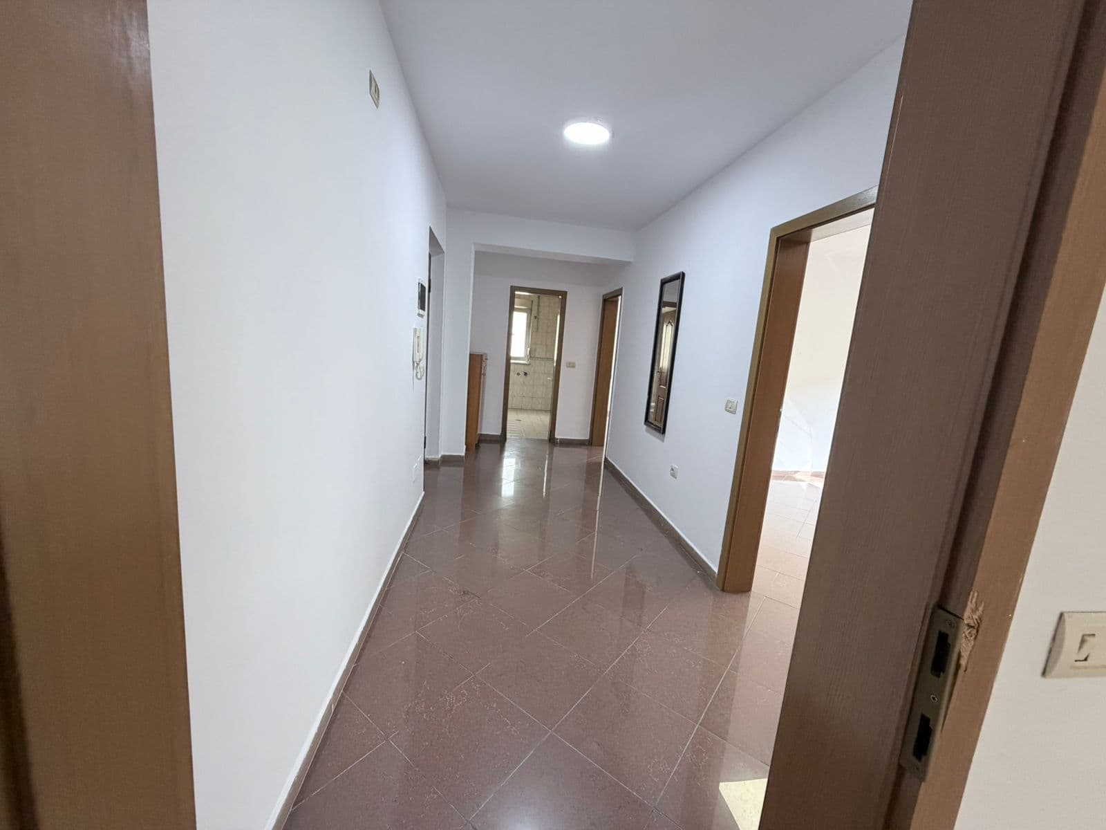 Jepet me Qira- Ambient zyre afër Farmaci Daja te Blloku, Tiranë - 850€/muaj | 99 m² 2