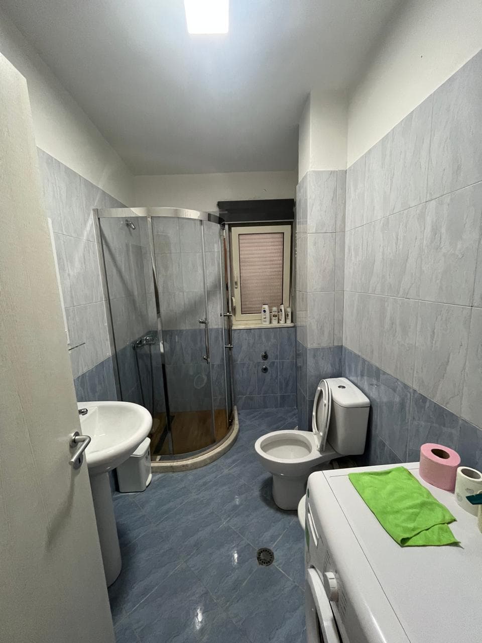 Shitet Apartament 3+1 me oborr tek Gjiri i Lalezit 4