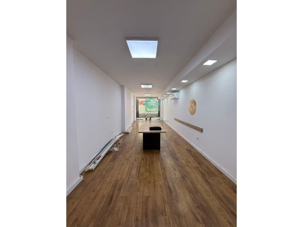 Ambient biznesi për shitje Rr.Dritan Hoxha buzë rrugës kryesore në Laprakë, Tiranë - 11.000.000 lekë | 44 m² 2