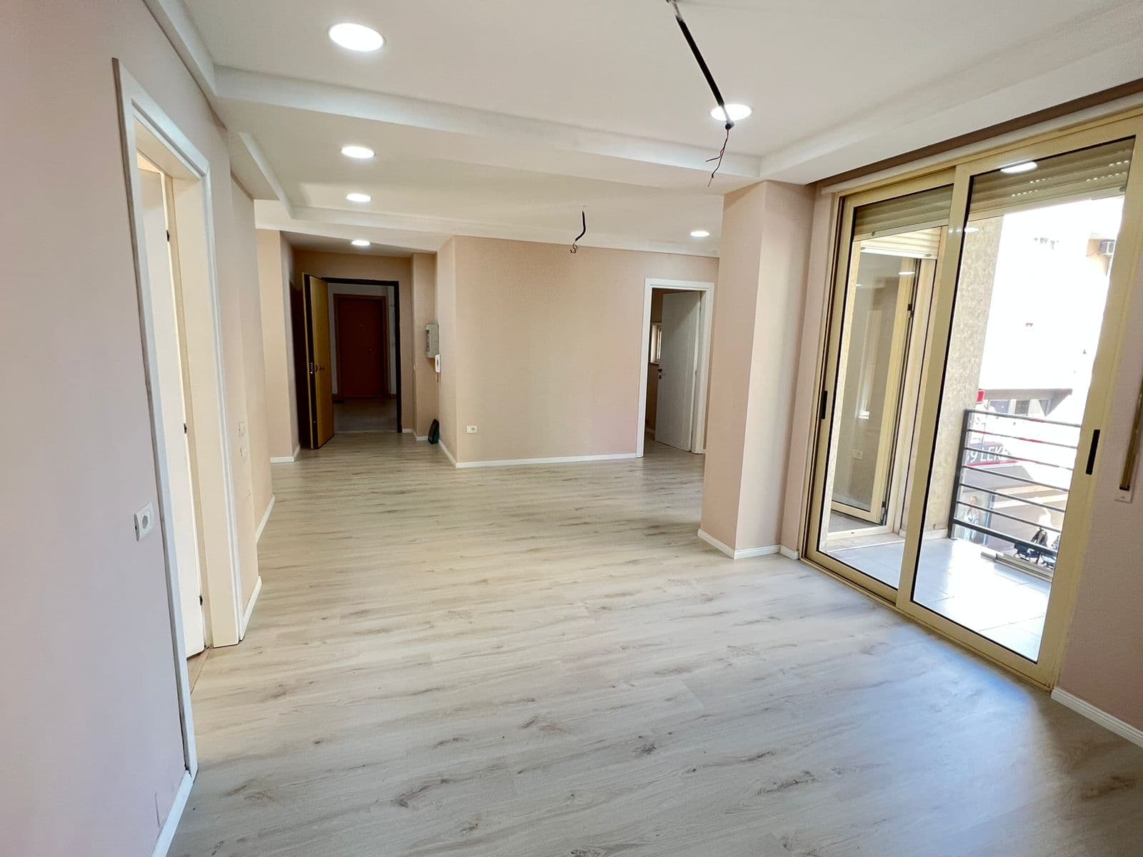 Ambient për zyrë 4+2 tualete Me Qira në Qendra Tregtare Kristal, Tiranë - 1000€ | 116 m² 3