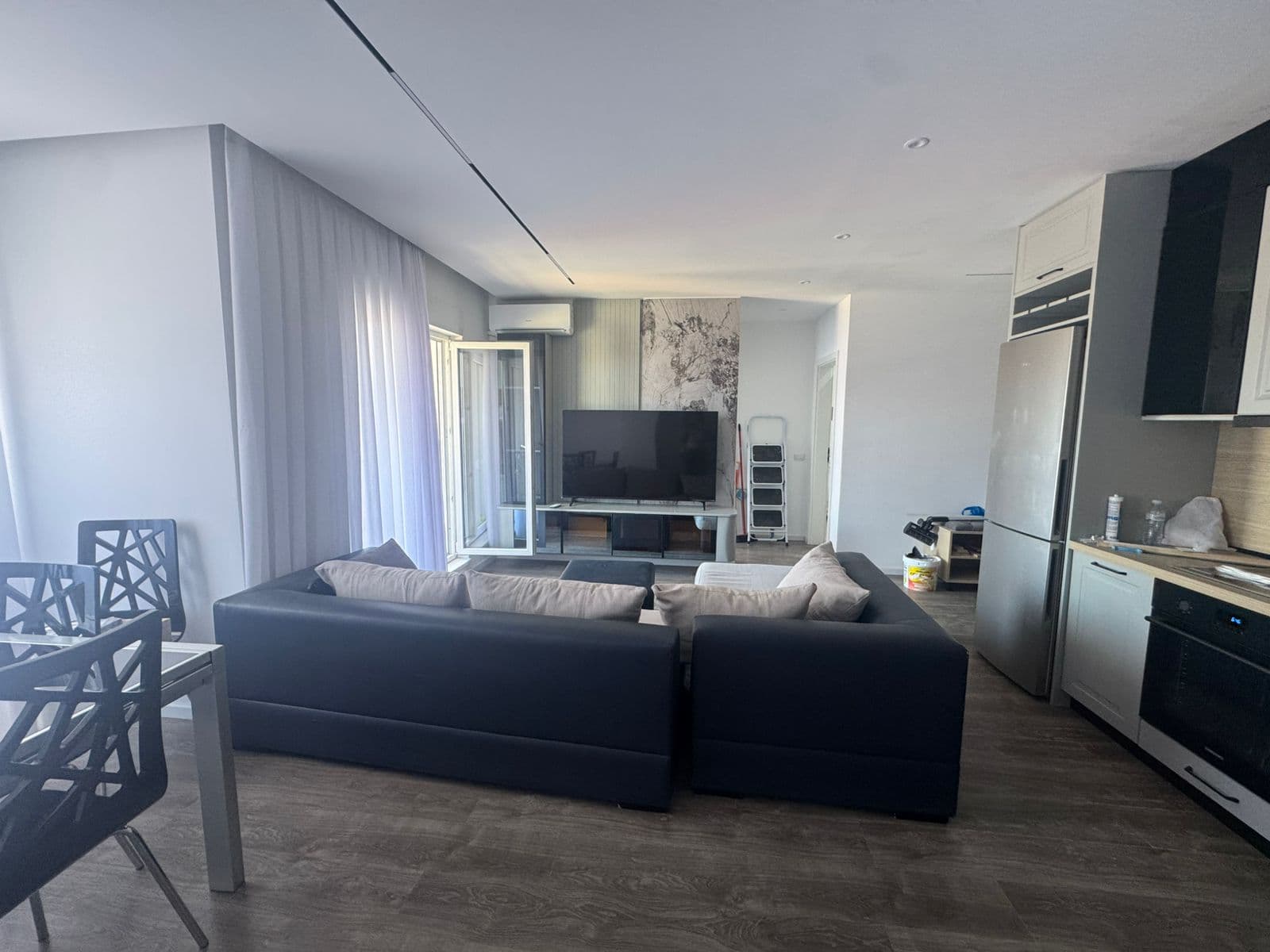 Apartament 2+1 Me Qira tek Kompleksi Kontakti në 21 Dhjetori, Tiranë - 750.000 lekë