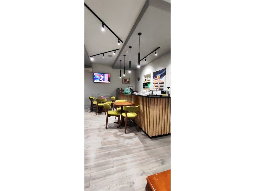 Ambient Biznesi Me Qira në Sheshin Willson, Tiranë - 80.000 Lekë/muaj | 80 m² 3