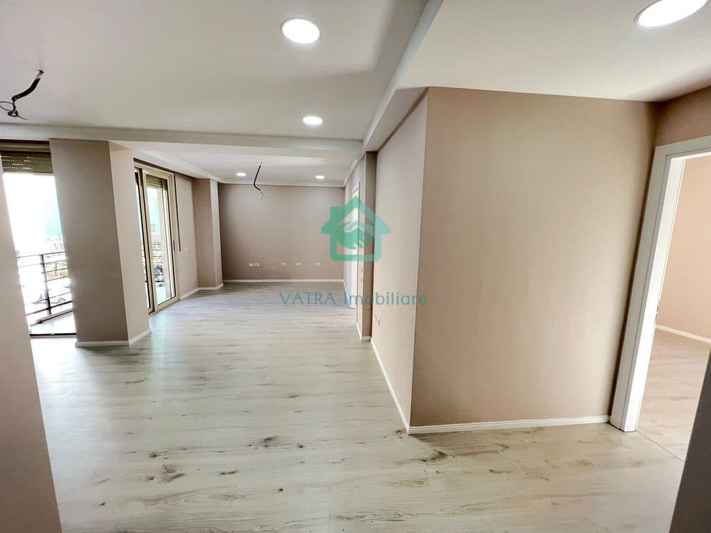 Ambient për zyrë 4+2 tualete Me Qira në Qendra Tregtare Kristal, Tiranë - 1000€ | 116 m² 4