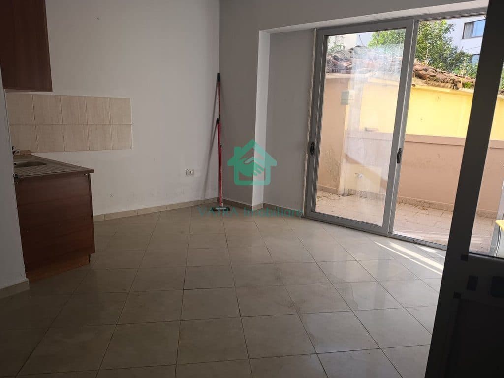 Dyqan Me Qira Pranë Prokurorisë së Tiranës, Tiranë - 370€ | 45 m² 3