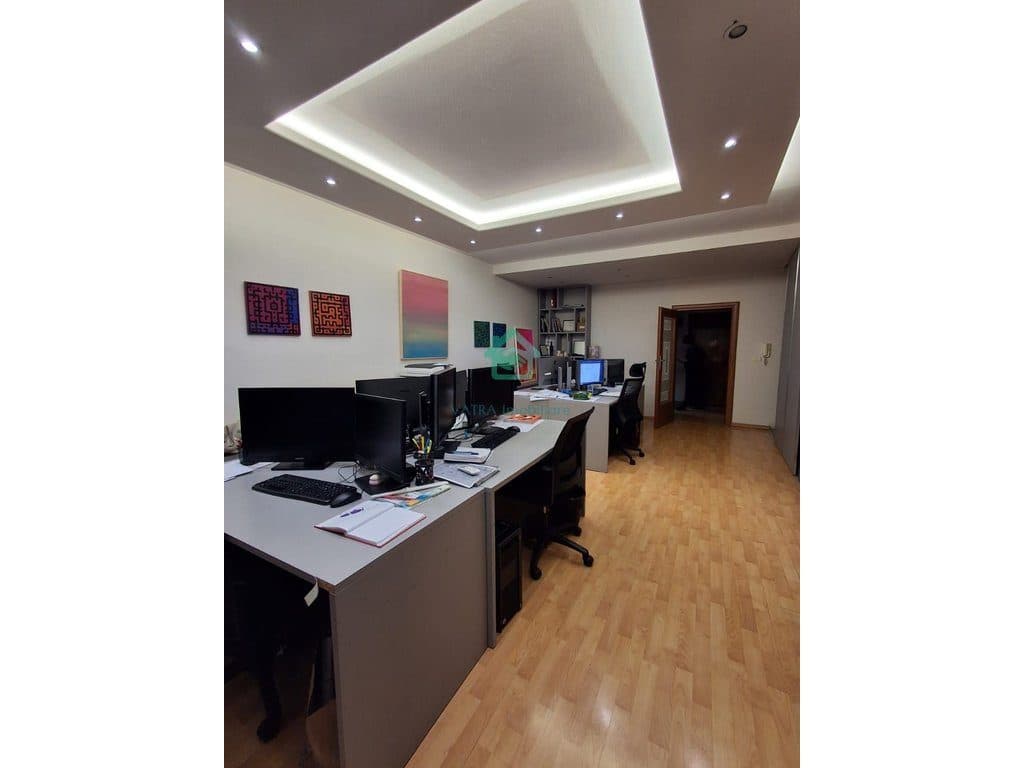 Zyrë 3 ambjente pune +2 tualete Me Qira në Ish Blloku, Tiranë - 1200€ | 120 m² 2