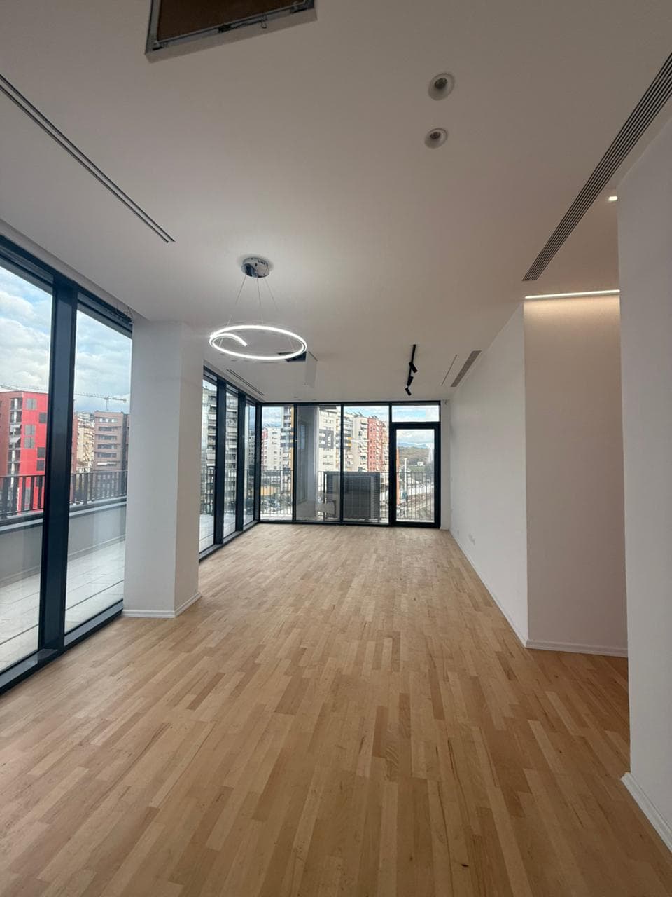 Apartament 2+1+1 Post Parkimi Për Shitje në Rruga e Kosovarëve, Lake View Residence - 486,000€ | 130 m²