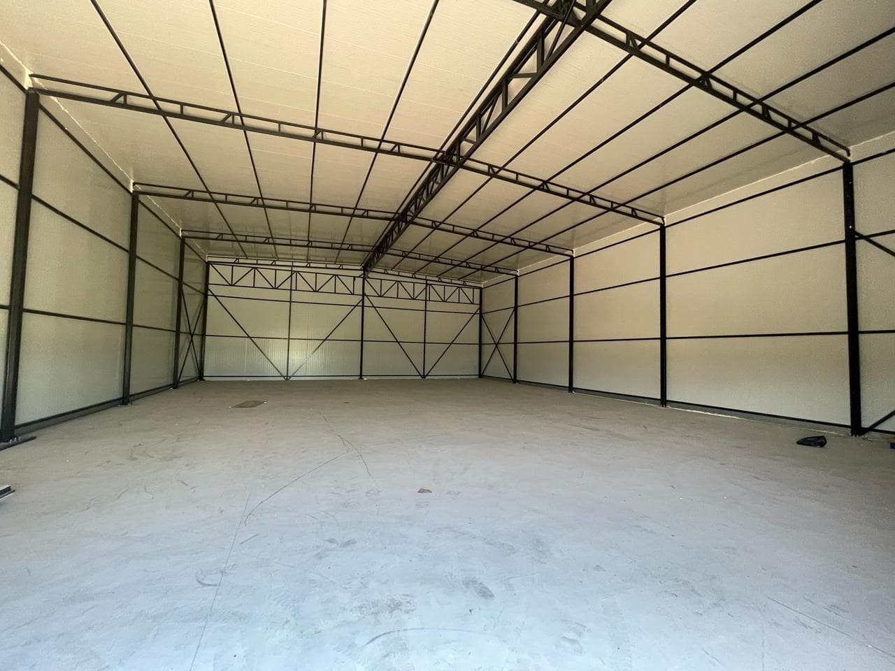 Kapanon me qira në Bërxull, afër Rinasit, Tirana - 160.000 lek/muaj| 352 m²
