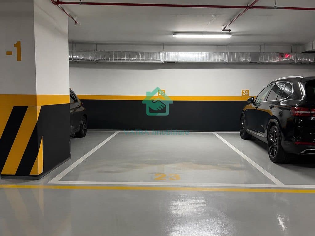Shiten 33 poste parkimi në Astir 3