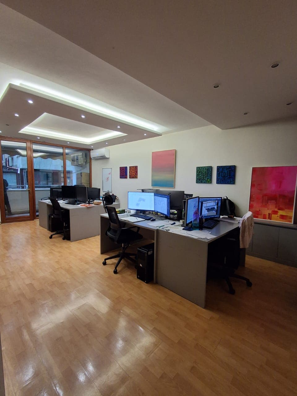 Zyrë 3 ambjente pune +2 tualete Me Qira në Ish Blloku, Tiranë - 1200€ | 120 m²
