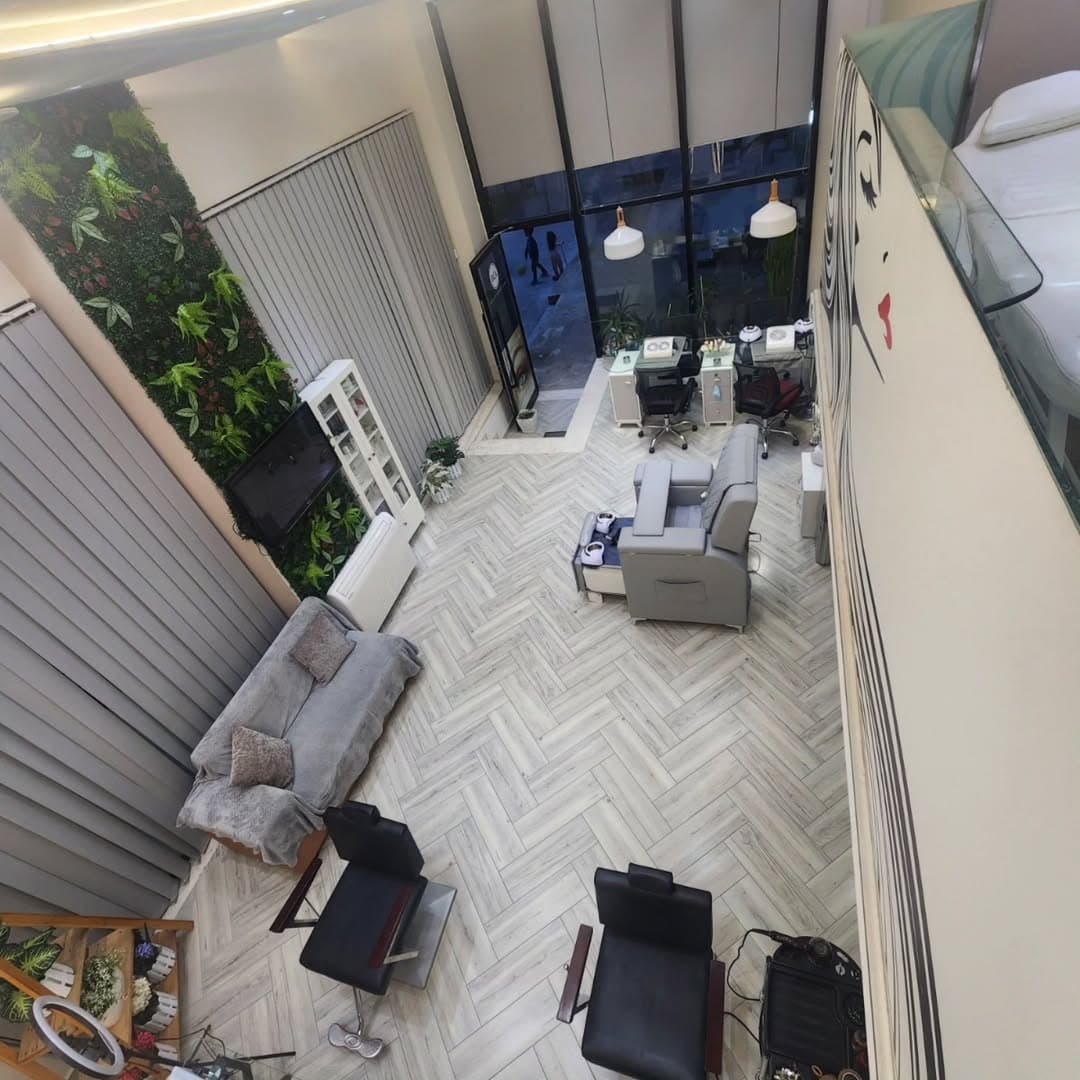 Ambient Biznesi Duplex + Post parkimi Me Qira tek Golden Park në Rrugën e Kavajës, Tiranë - 1200€ | 60 m² 3