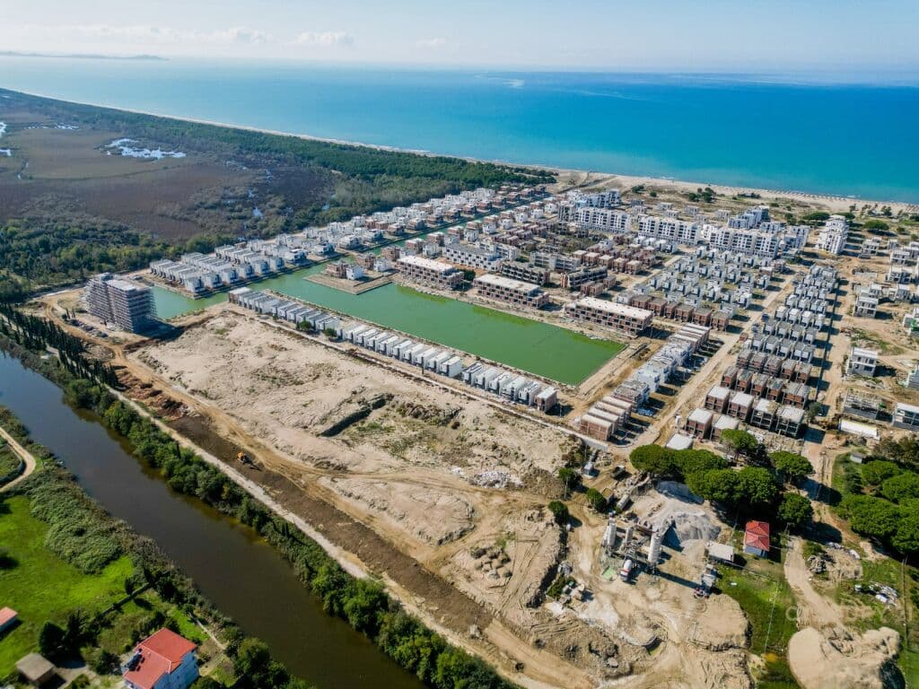 Vilë elitare individuale me 3 kate, 4 dhoma gjumi+1sallon+4tualete Në Shitje në Turquoise Marina Complex, Hamallaj, Gjiri i Lalzit, Durrës - 785,000€ | 295 m² 4
