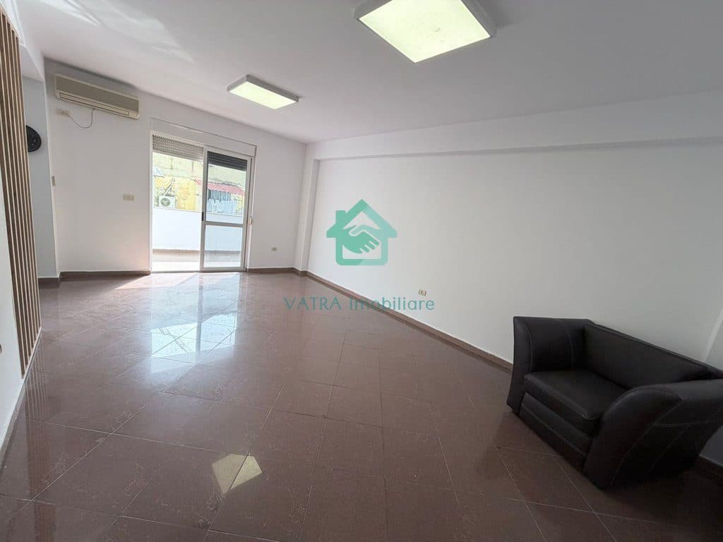 Jepet me Qira- Ambient zyre afër Farmaci Daja te Blloku, Tiranë - 850€/muaj | 99 m² 4