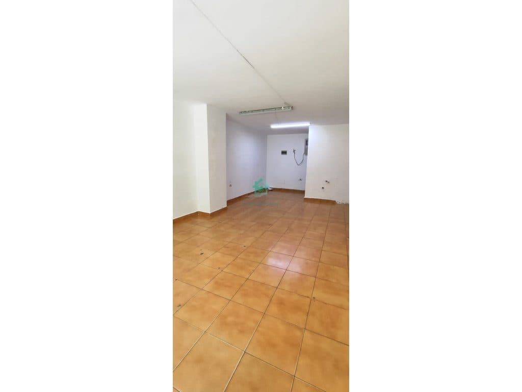 🏢 JEPET ME QERA AMBIENT KOMERCIAL / ZYRË – TEK LULISHTJA 1 MAJ