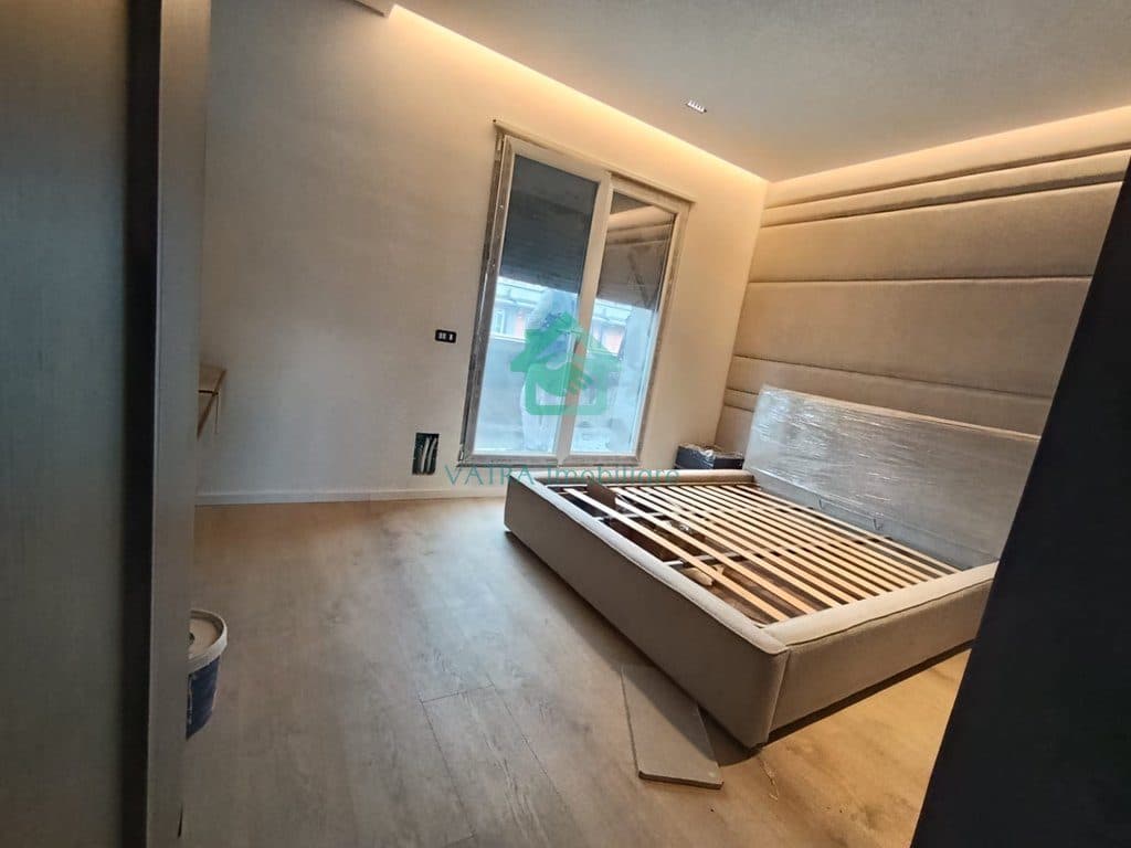 Apartament 2+1+2+ verrand Për Shitje në Rruga 5 Maji, Tirana - 350,000€ | 192 m² 3