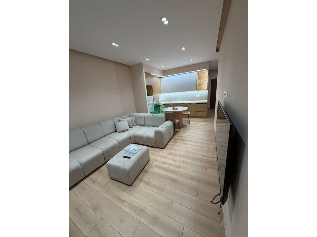 Apartament 2+1+2 +post parkimi Me Qira në Vizion Plus, Tiranë - 1 milion lekë | 110 m²