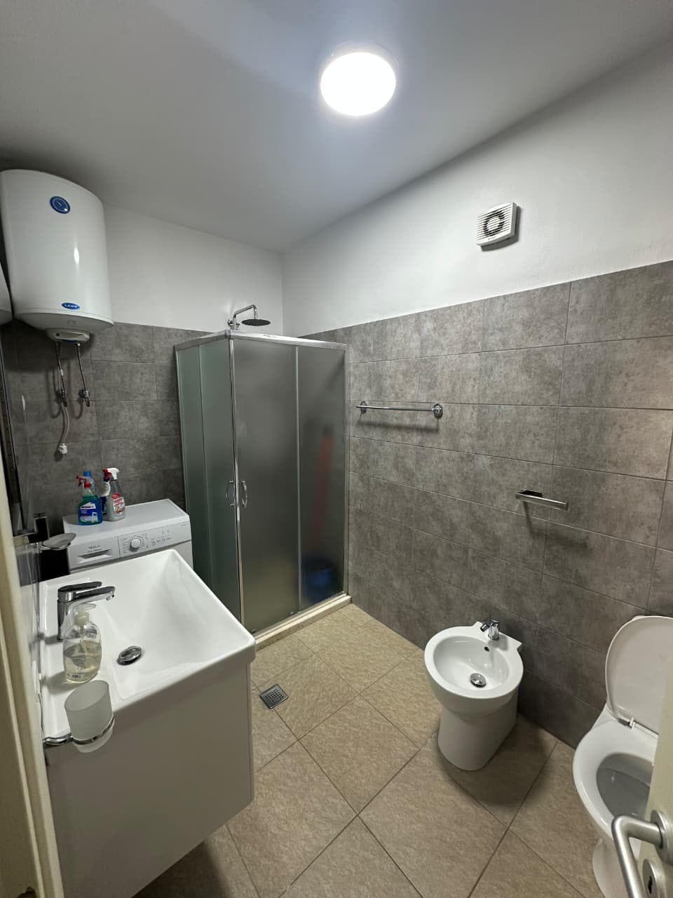 Apartament 1+1 Me Qira në Ish Stacioni i Trenit, Tiranë - 65.000 lekë/muaj 3