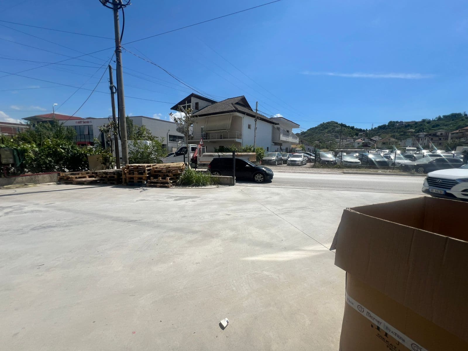 Kapanon Me Qira Rr. Dytësore në Autostrada Tiranë - Durrës, Tiranë - 2100€ | 3