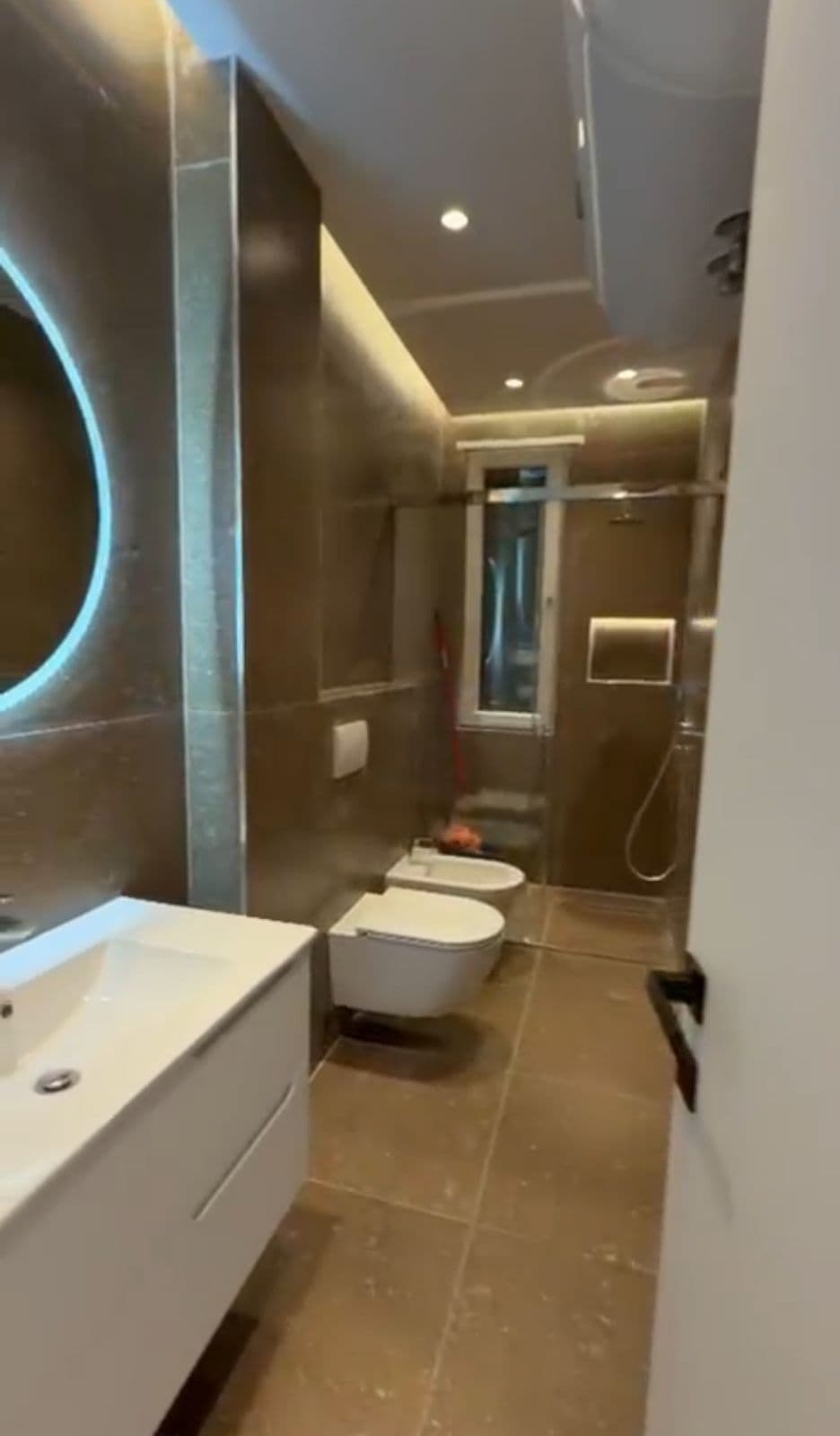 Apartament 2+1+ Post parkimi Për Shitje në Materniteti i Ri, Tiranë - 235,000€ | 79 m² 4