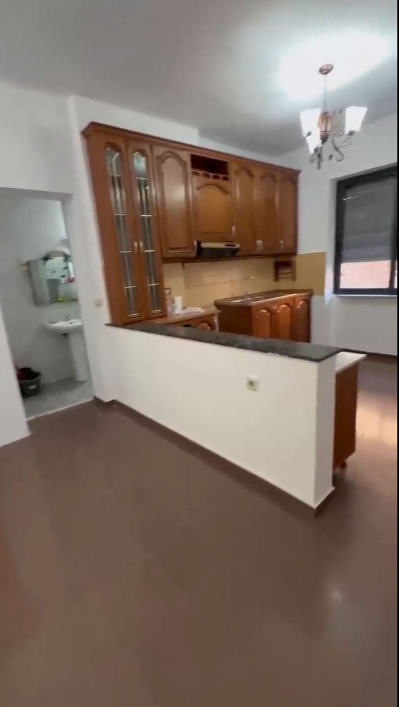 Ambient Biznesi Me Qira buzë rrugës kryesore tek Rruga e Durrësit, Tiranë - 1500€ Neto | 73m²