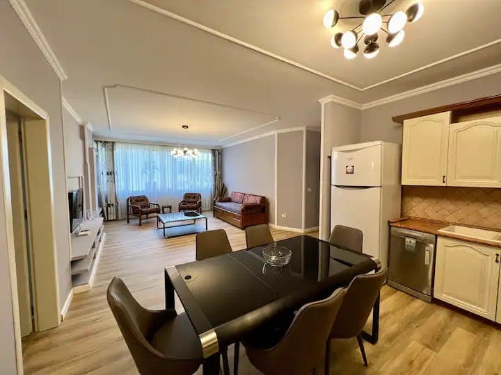 Apartament 2+1 Me Qira ( Jepet me qira për të huajt) te Stadiumi Qemal Stafa, Tirane - 1000€