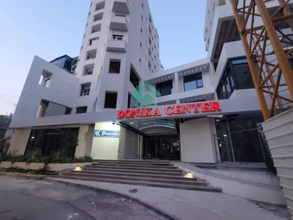 Zyrë openspace Me Qira në Qendër, Donika Center Tiranë - 1450€ | 72 m² 2
