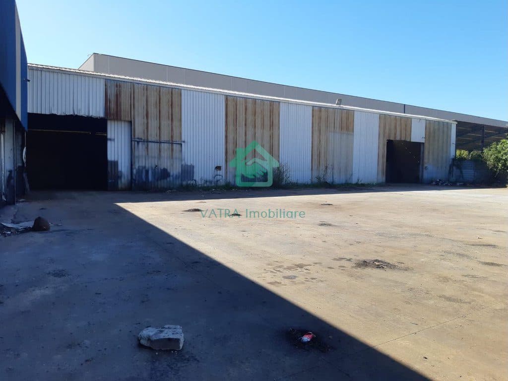 Kapanon me qira në Vorë, Tiranë - 4500€ | 1200 m²