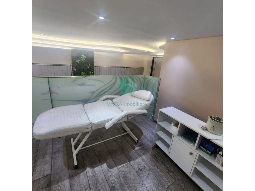 Ambient Biznesi Duplex + Post parkimi Me Qira tek Golden Park në Rrugën e Kavajës, Tiranë - 1200€ | 60 m² 4