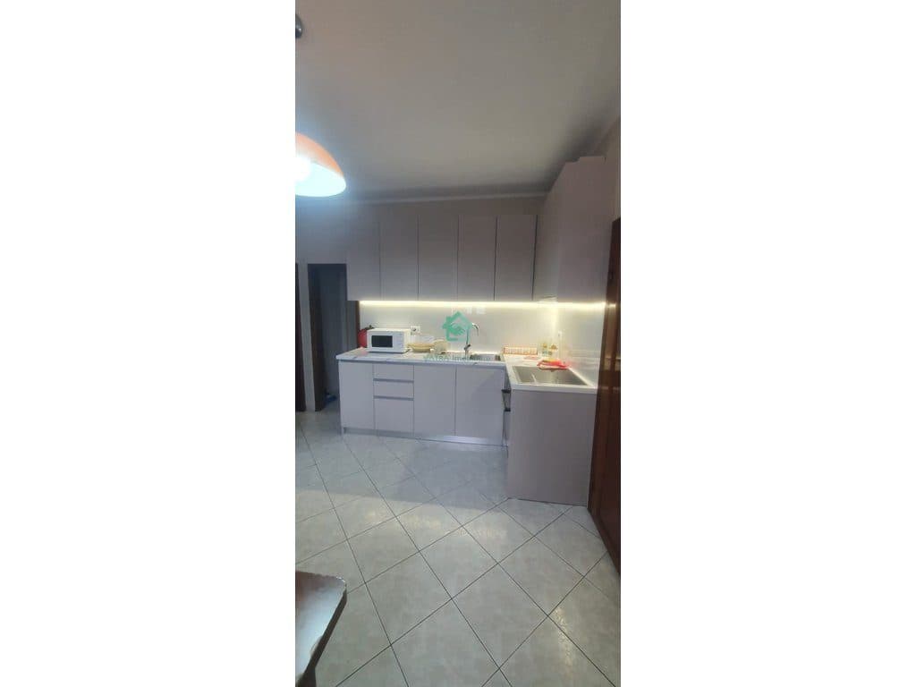 Jepet me qira kati 3-të i një Vilë 2+1 në Brryl, Tiranë - 600€ | 100 m² 2