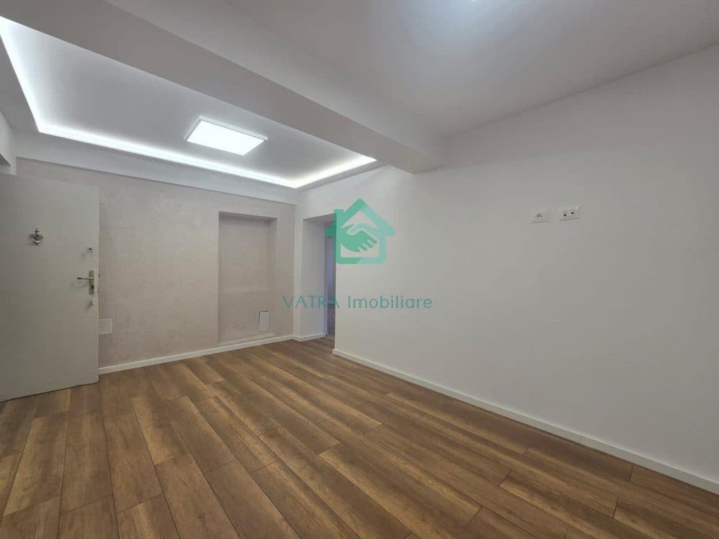 Ambinet biznesi me Qira ideale për zyrë apo klinika me pamje nga rruga kryesore, përball Maternitetit në Tiranë - 800€ | 78 m²