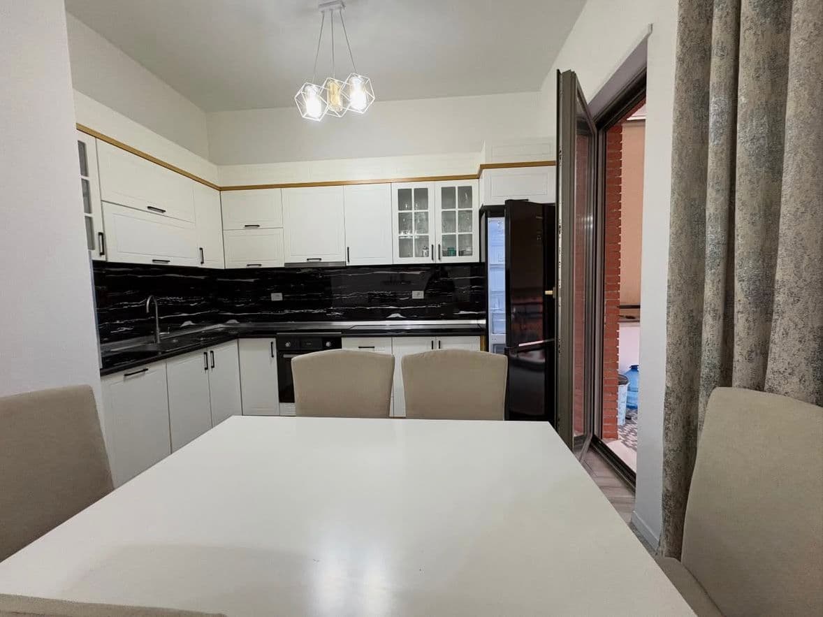 Apartament 2+1+2 Me Qira në Kompleksin Delijorgji, Tiranë – 1200€/muaj 2