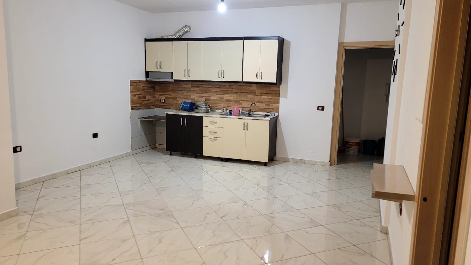 Apartament 2+1 i pamobiluar Me Qira në Astir, Tiranë - 380€ | 88 m²